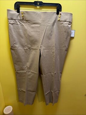 NWT Rafaella pull on Capri size 18W.